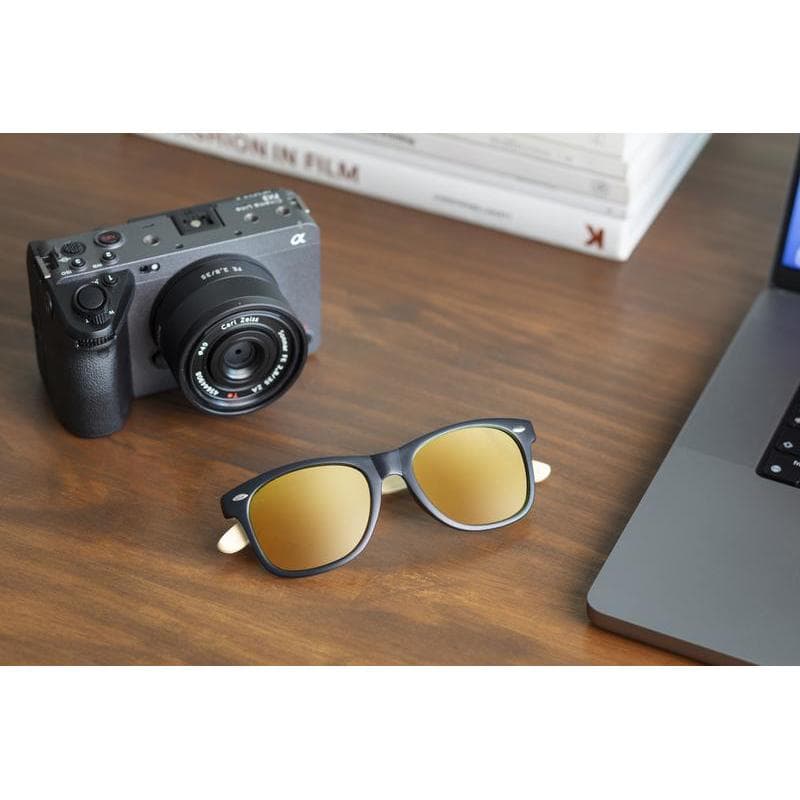 INZA- eco-neutral Bamboo Sunglass detail 2