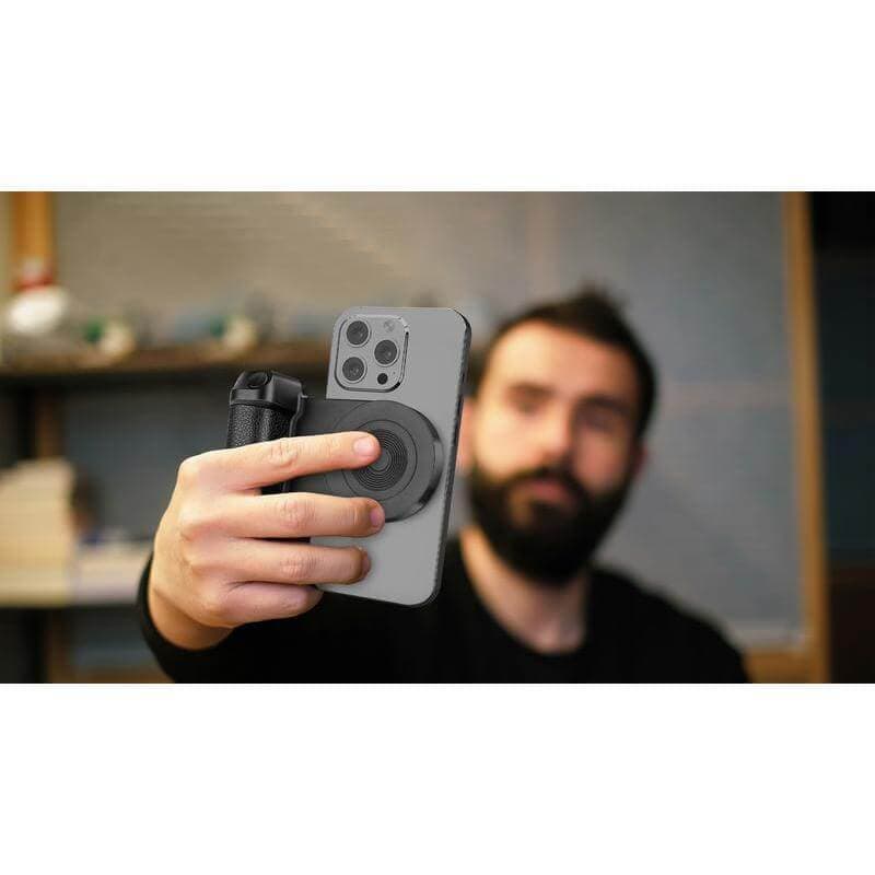 KORMAN - @memorii® Magnetic Phone Stand with 15W Wireless Charging and Remote Shutter - Black detail 4
