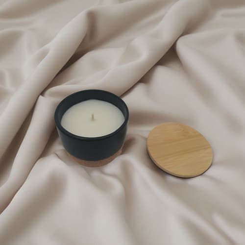RAAHA - Arabic Oudh Scented Candle in Ceramic Holder with Bamboo Lid - Black detail 4