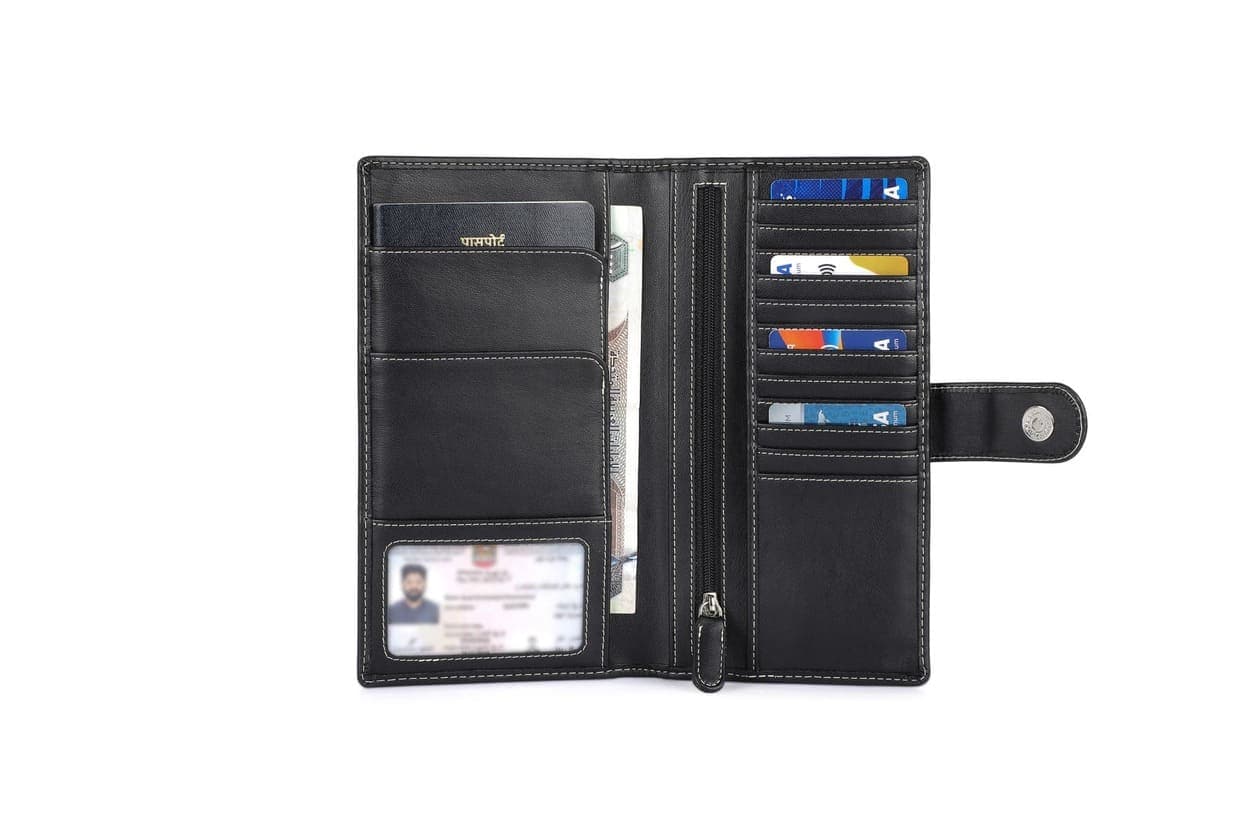 RINN - eco-neutral® Cactus Leather Travel Wallet detail 2