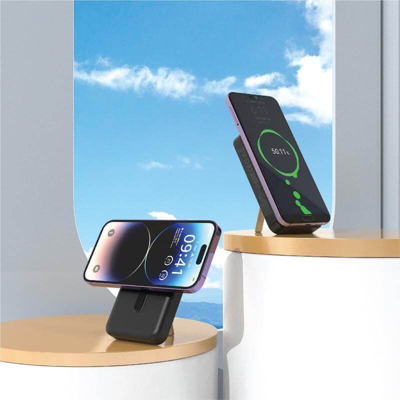 SOLANO - @memorii 10000mAh Mag Wireless Powerbank with Inbuilt Cables detail 2