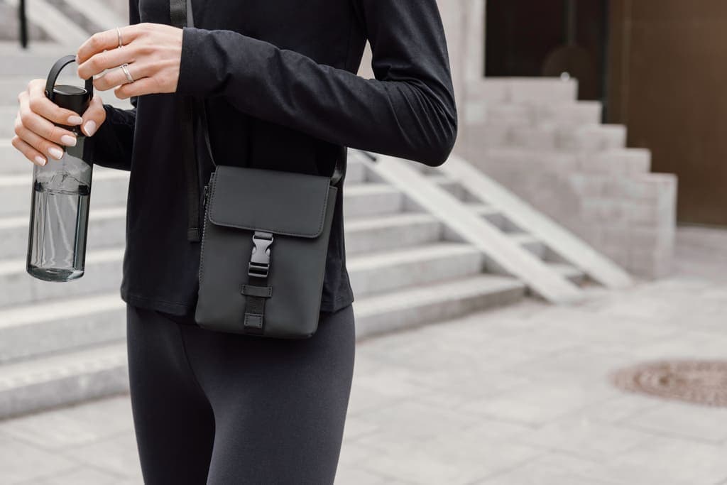 VINGA Baltimore RCS essentials sling bag - Black detail 5
