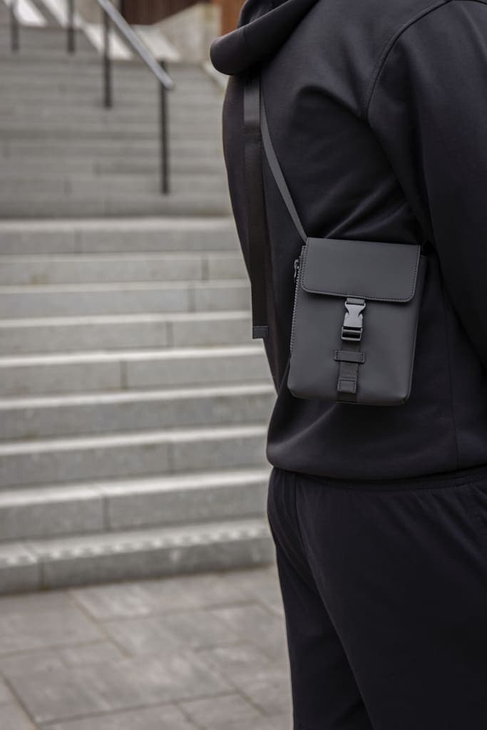 VINGA Baltimore RCS essentials sling bag - Black detail 7