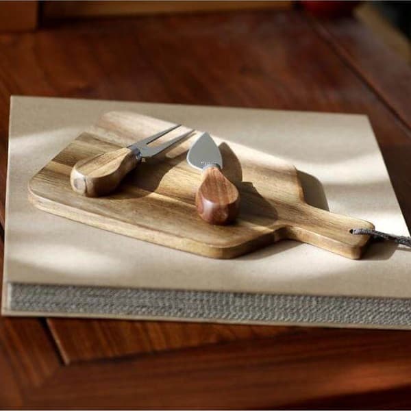 Tamado – Wooden Serving Board with Knives detail 2